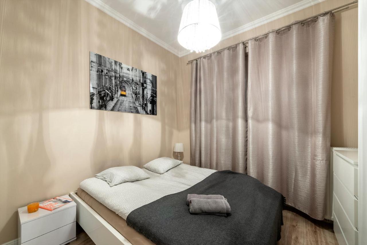 Warsaw - Aparts Lotnisko Okecie Daire Dış mekan fotoğraf