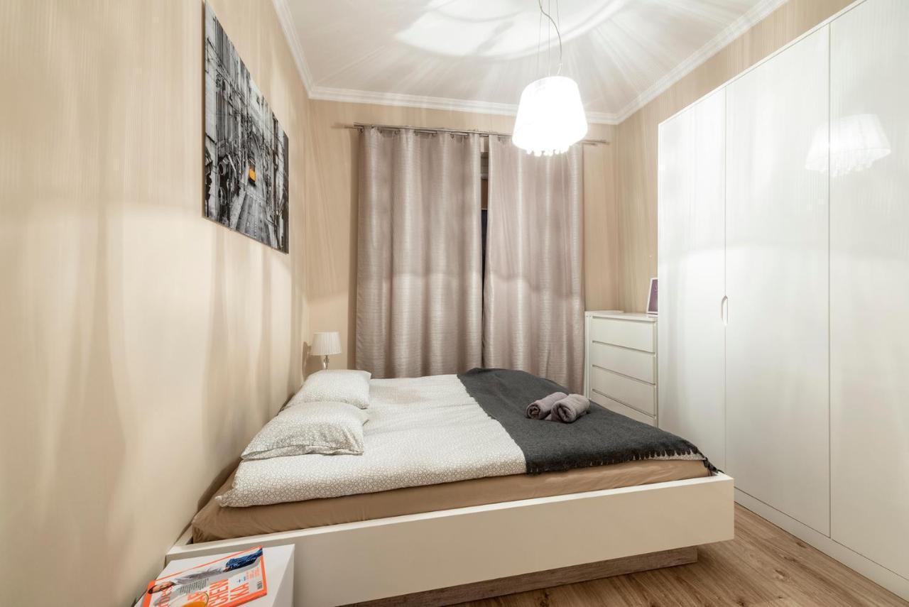 Warsaw - Aparts Lotnisko Okecie Daire Dış mekan fotoğraf