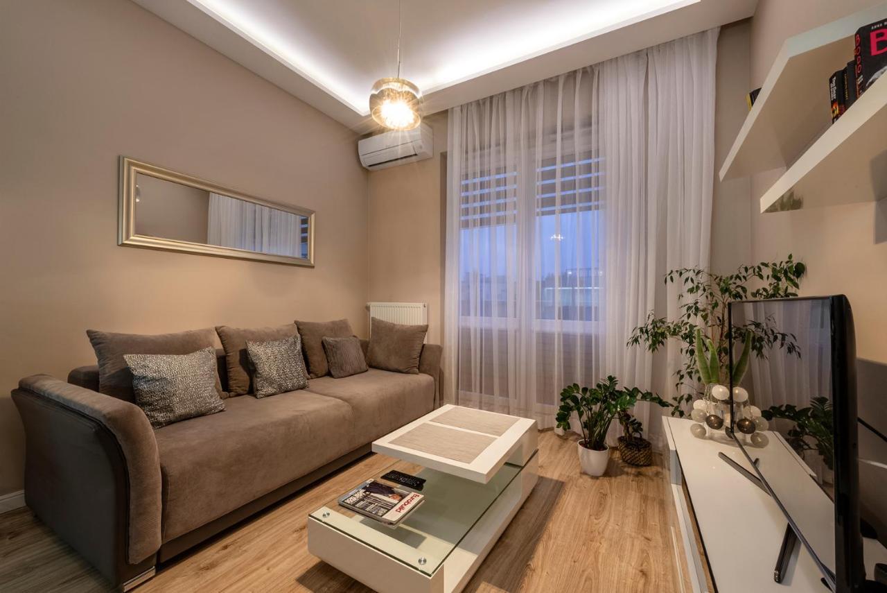Warsaw - Aparts Lotnisko Okecie Daire Dış mekan fotoğraf